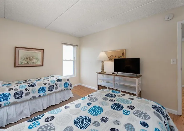 English Towers-Peaceful Ocean Views From This 3 Bedroom Condo With An Indoor Pool! *