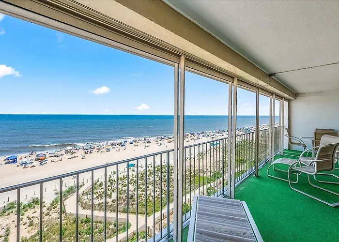 English Towers-Peaceful Ocean Views From This 3 Bedroom Condo With An Indoor Pool! Holiday home