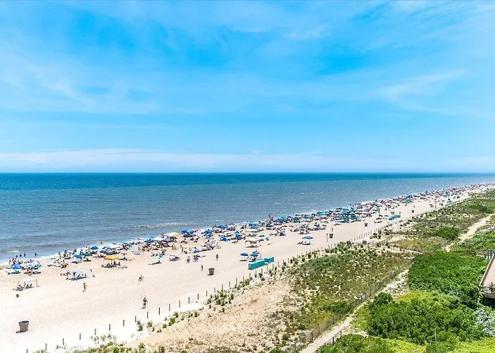 English Towers-Peaceful Ocean Views From This 3 Bedroom Condo With An Indoor Pool!
